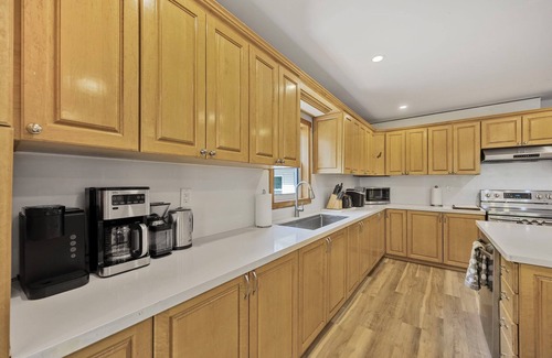 Washago Villa | Grand 10BR 9BA Waterfront Retreat Near Muskoka | Sleeps 30 | Perfect for Events