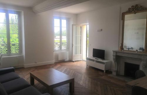 Mantes-la-Jolie Apartment | Grand 2P Terrasse bord de seine