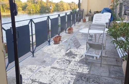 Mantes-la-Jolie Apartment | Grand 2P Terrasse bord de seine