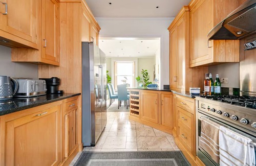 Belgravia House | Grand 5 Bed Marvelous Mansion with AC By Buckingham Palace