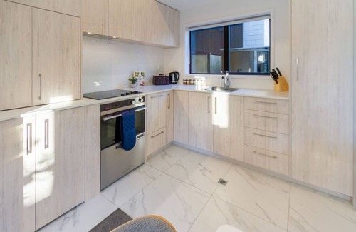 Phillipstown House | Grand 6BR Escape Steps from Christchurch’s Best