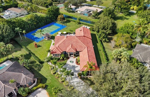 Plantation Villa | Grand 6BR Plantation Estate w/Tennis & POOL