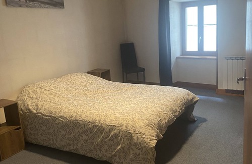Chaudes-Aigues Apartment | Grand Appartement// À 5 Minutes à Pied de la Cure Thermale/