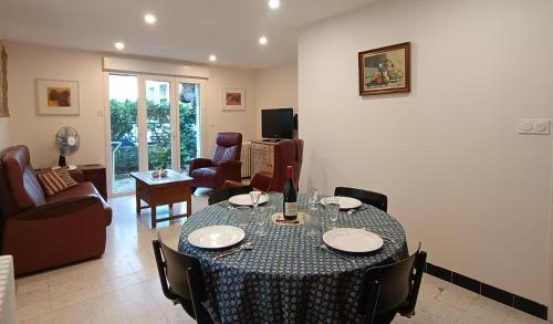 Route d'Arles Apartment | Grand appartement, 2 chambres et jardin
