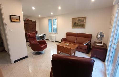 Route d'Arles Apartment | Grand appartement, 2 chambres et jardin