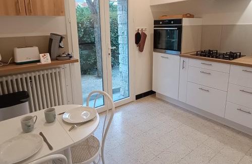 Route d'Arles Apartment | Grand appartement, 2 chambres et jardin