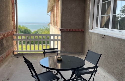 Cricqueboeuf Apartment | Grand Appartement Avec Terrasse vue mer Imprenable