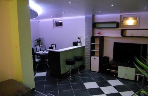 Joigny Apartment | Grand appartement dans villa avec parking quartier résidentiel