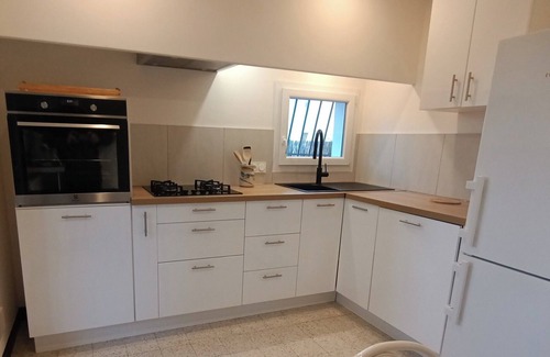 Route d'Arles Apartment | Grand Appartement de 75m2, 2 Chambres et Jardin