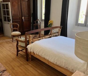 Florac Apartment | Grand appartement de charme avec parking privé
