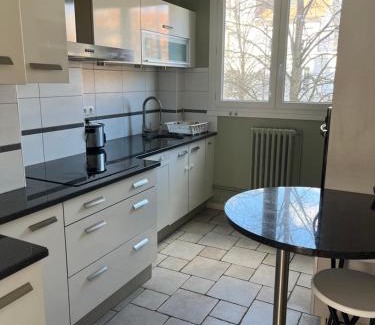 Coutures Apartment | Grand Appartement le Saint Marceaux Reims centre