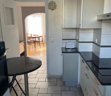 Coutures Apartment | Grand Appartement le Saint Marceaux Reims centre