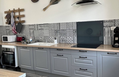 Brionne Apartment | Grand Appartement Lumineux Avec Terrasse/Beautiful Penthouse Flat in Normandy