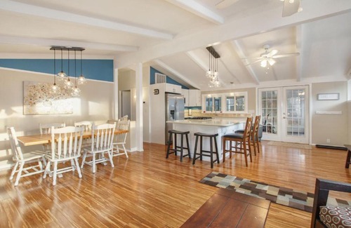 Grand Beach House | Grand Beach Belle