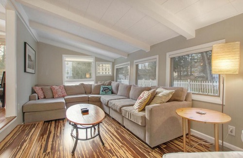 Grand Beach House | Grand Beach Belle
