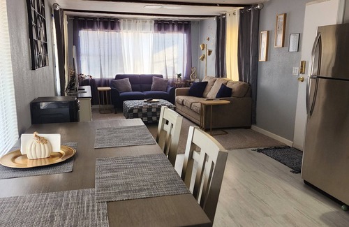 Dolan Springs House | Grand Canyon Bridge Vacation Rental, walking distance to cafe and shopping