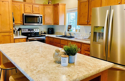 Williams House | Grand Canyon Retreat w/Hot Tub,Fire Pit, laundry, and view. Private & Secluded