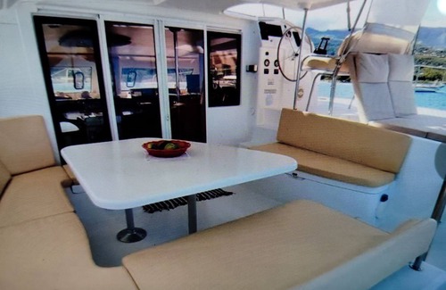 Sainte-Anne Boat Rental | Grand Catamaran AU Mouillage