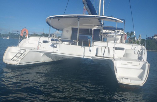 Sainte-Anne Boat Rental | Grand Catamaran AU Mouillage