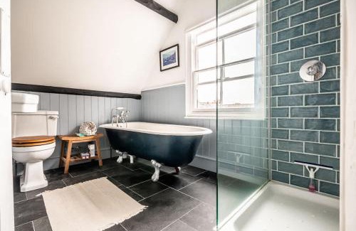 Exeter House | Grand Central Sleeps 6 - Short Stays UK Ltd