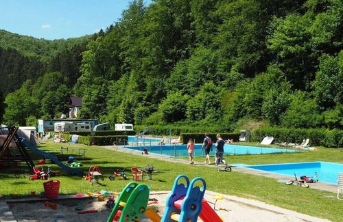 Harz Ski Chalet | Grand Chalet am Bergflüsschen mit Kickertisch, Sauna & Waldschwimm-bad