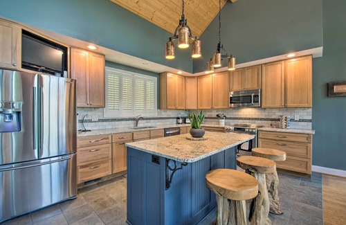 Nellysford Cottage | Grand Chalet w/Hot Tub - Near Wintergreen Resort