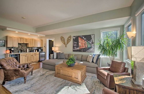 Nellysford Cottage | Grand Chalet w/Hot Tub - Near Wintergreen Resort