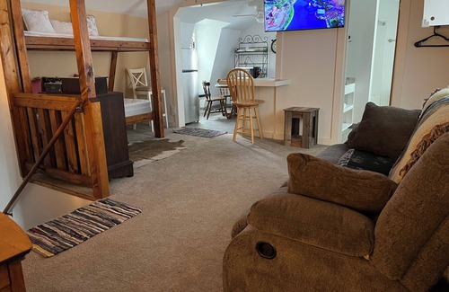 Glen Rose Apartment | GRAND CHAMPION Centrally located 2nd story apartment. Walk to historic Square.