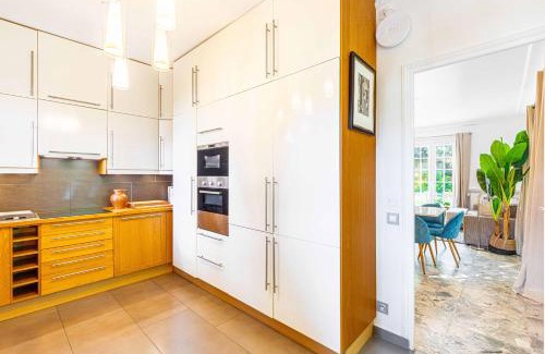 Meudon Apartment | Grand & Classy Apartment with Private Garden, Villa des Ammonites