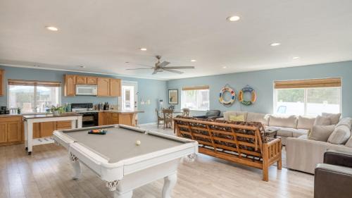 Temecula House | Grand Contento by AvantStay Extraordinary Estate w Pool Movie Room