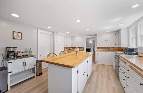 Concord House | Grand Country Estate with Modern Comforts