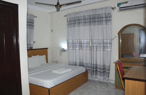 Uyo Hotel | Grand Decent Hotel and Suites