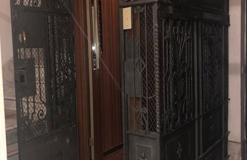 Rione XVI Ludovisi Apartment | Grand Deluxe six roomed apartment with balcony at the corner of Via Veneto