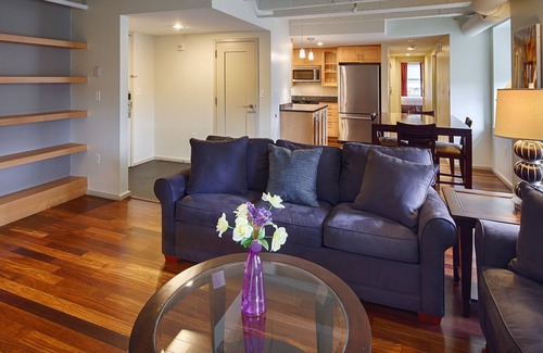 Downtown Historic District Hotel | Grand Eastonian Hotel & Suites