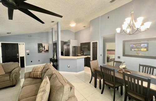 Westbury House | Grand Family Superior 4BR House near Disney Parks