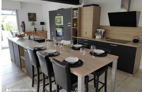Saint-Martin-du-Fouilloux House | Grande Maison Familiale Avec Jacuzzi