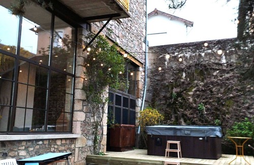 Saint-Igny-de-Vers House | Grand Gîte de Groupe Près de Lyon Pour 18 Personnes Avec Jacuzzi