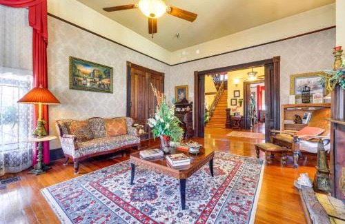 Palatka House | Grand Gables Pet-Friendly Home 1 Block to River