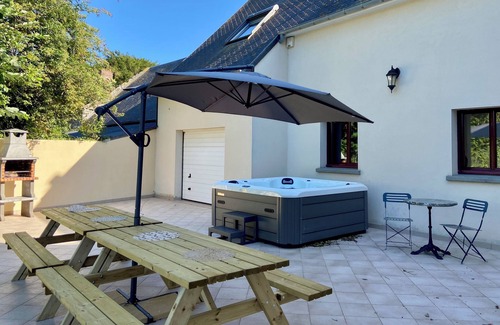 Huisnes-sur-Mer House | Grand Gîte sleeps 14 with view of Mont Saint Michel