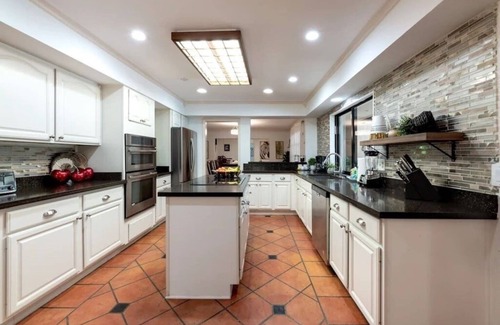 West Palm Beach House | Grand Hacienda Sleeps 32 Celebrate Together