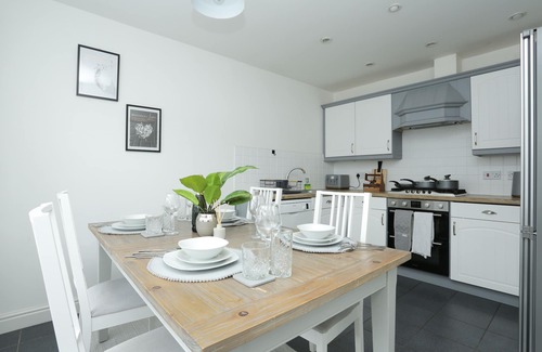 Petham House | Grand Hideaway, Chartham, Canterbury, Free Parking for 2 cars