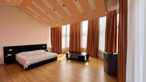 Nork-Marash Hotel | Grand Hills