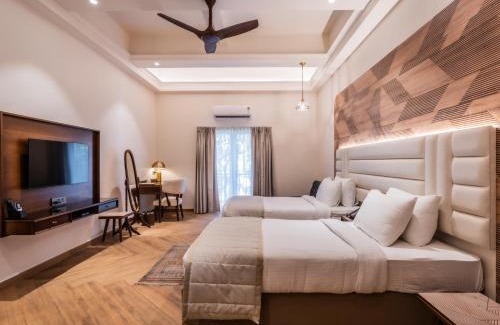 Fort Hotel | Grand Hotel Mumbai - Ballard Estate, Fort