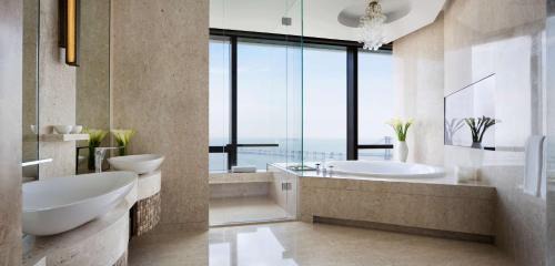Xinghai Commercial Area Hotel | Grand Hyatt Dalian