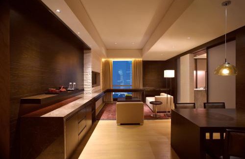 Zhujiang New Town Hotel | Grand Hyatt Guangzhou - Free Shuttle Bus to Canton Fair Complex during Canton Fair period