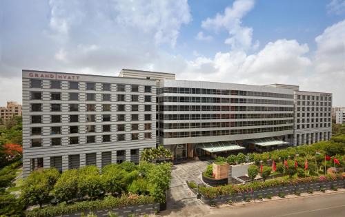 Santacruz Hotel | Grand Hyatt Mumbai Hotel and Residences