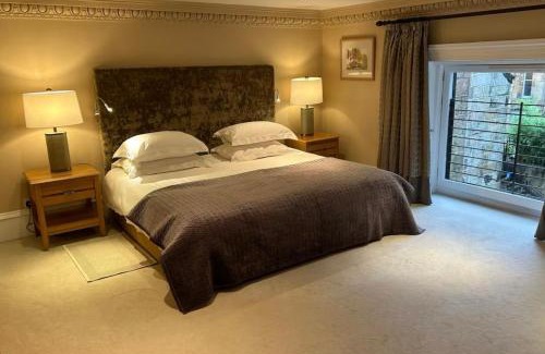 Kelvinbridge Apartment | Grand in the Park