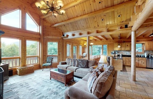 Wilmington House | Grand Jay Lodge, Ultimate Log Luxury, Stunning Views, Hot Tub & Sauna, EV Charger, 3D Tour