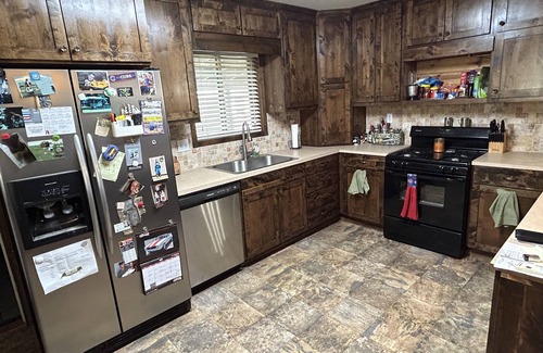 Grove House | Grand lake n1 BR/1 Bt/sleeps 6/Kitchenn close to Restaurants/Ramps/Walmart/Gas