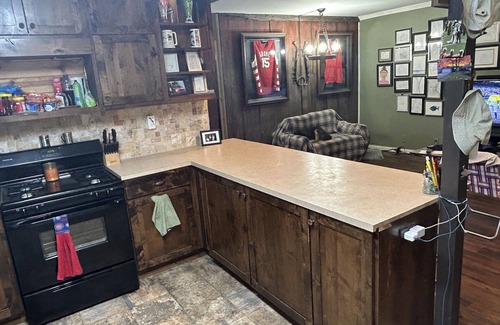 Grove House | Grand lake n1 BR/1 Bt/sleeps 6/Kitchenn close to Restaurants/Ramps/Walmart/Gas